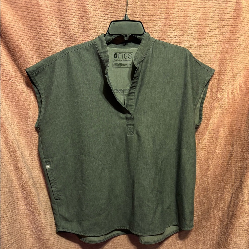 FIGS Scrub set- like new